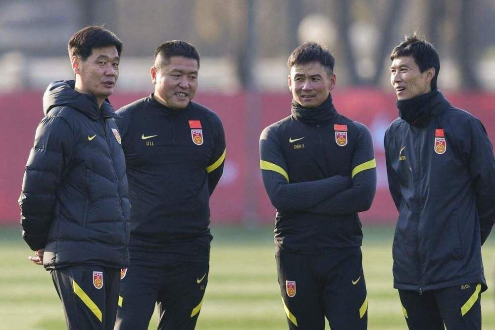 美女出水